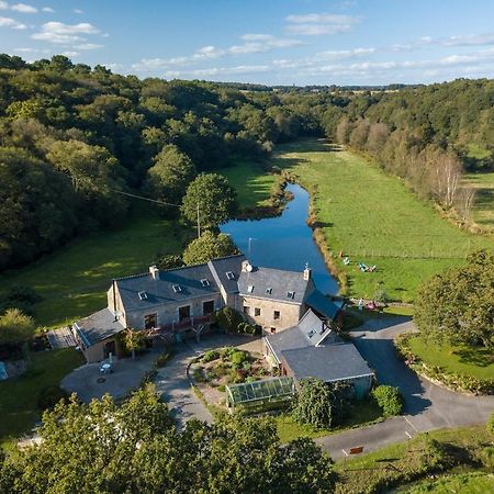 Le Moulin Des Hirondelles Bed & Breakfast Pluvigner Bagian luar foto