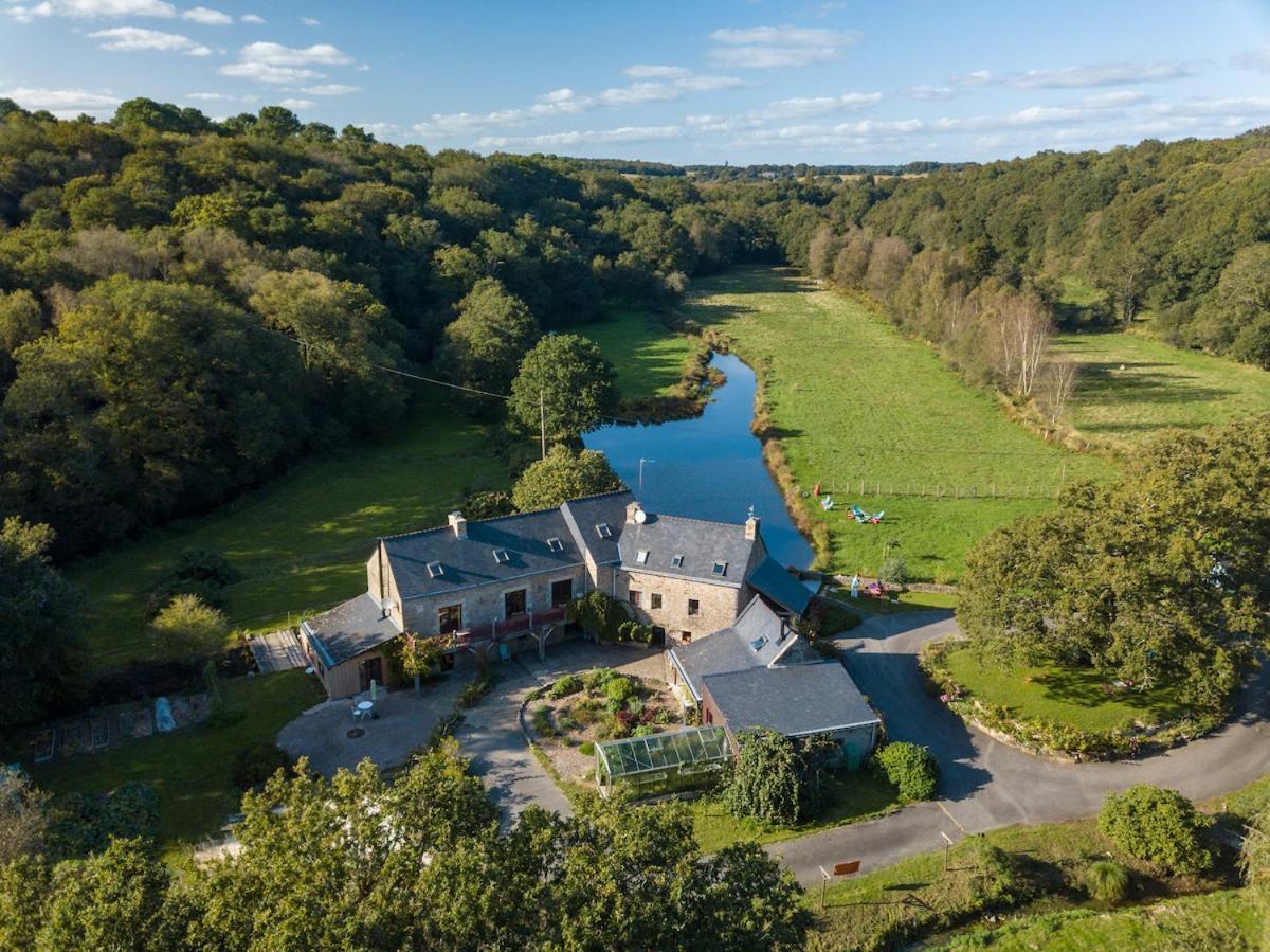 Le Moulin Des Hirondelles Bed & Breakfast Pluvigner Bagian luar foto